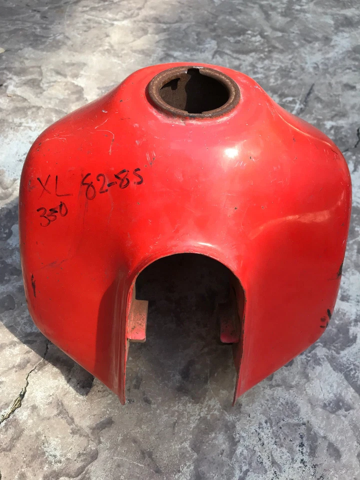 Tanque de gasolina Honda XL350R. Artículo usado con daños leves, 1985.  Foto 4 de 4
