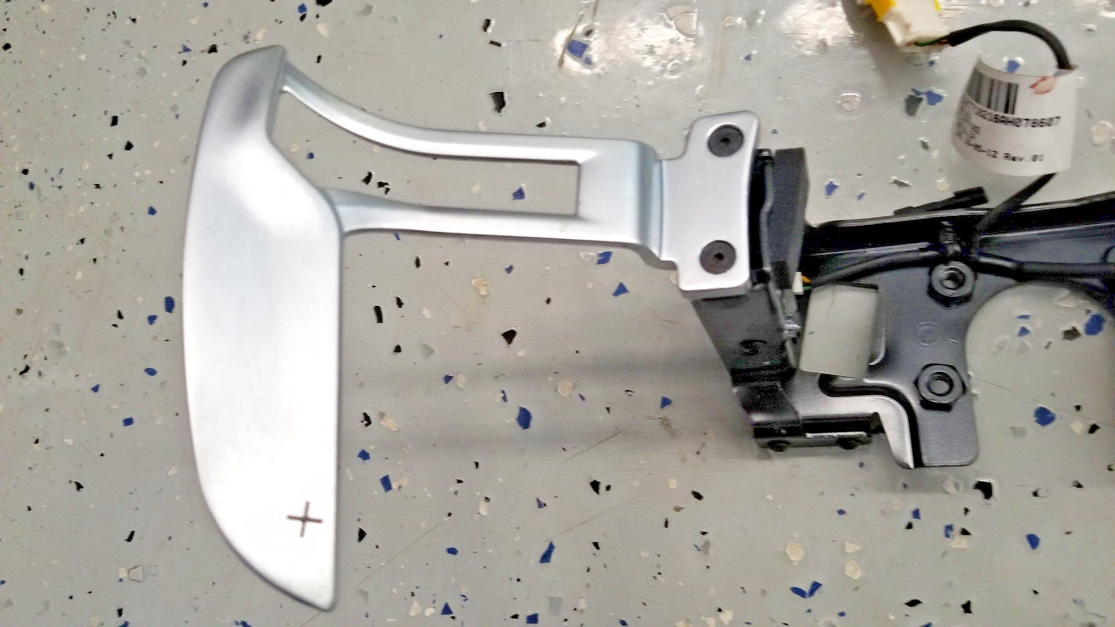 2014-2021 MASERATI QUATTROPORTE STEERING COLUMN PADDLE SHIFTER SET 670065544 OEM