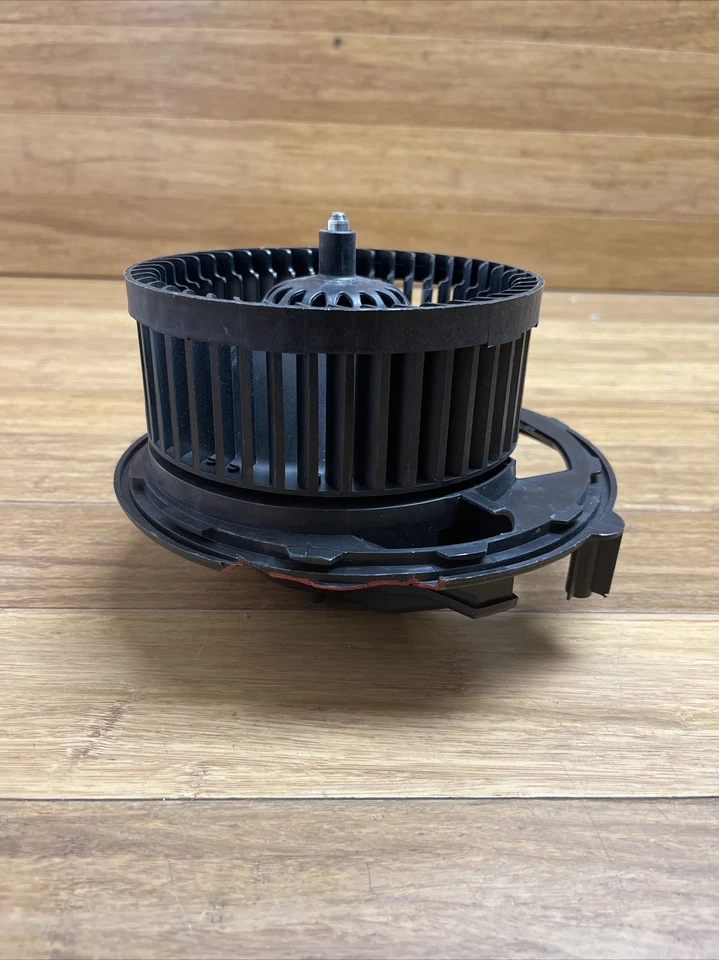 Conjunto de ventilador de motor inferior Volkswagen Golf 2015-2021 5Q1819021E OEM *NOTA* Foto 2 de 4