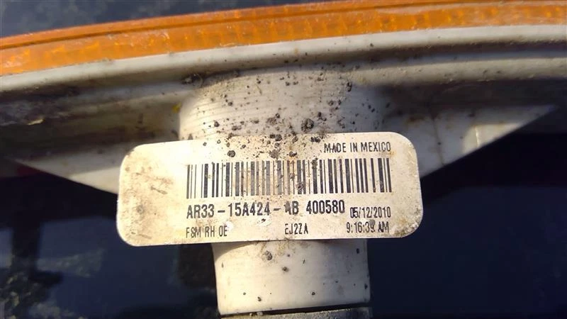 Used Side Marker Light Assembly fits: 2011 Ford Mustang Side Marker amber bumper Foto 2 de 4