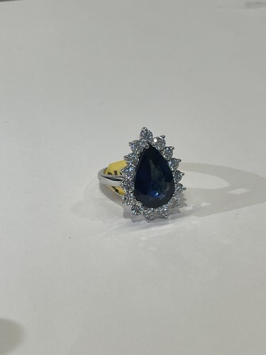 18k Saphire And Diamond Ring.5.62 Carats sapphire. 1.80 TDW. 18k - Picture 3 of 12