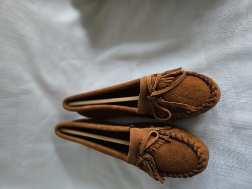 Minnetonka 402W Kilty Suede Moccasins - Brown - Womens size 9 - NEW - Picture 3 of 6