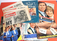ROYAL WEDDING MEMORABILIA - PRINCE CHARLES & LADY DIANA - MAGAZINES BADGES