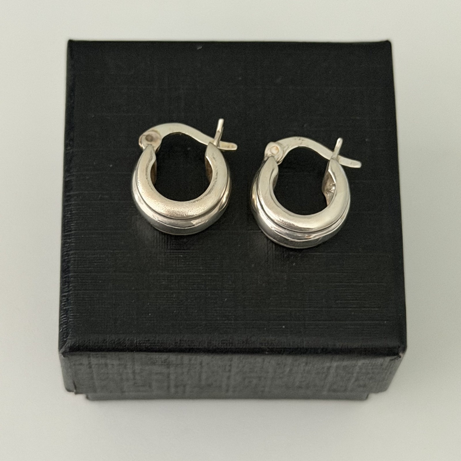 Vintage 925 Sterling Silver Small Huggie Hoop Earrings