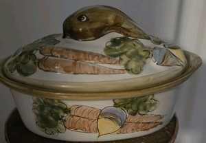 Louisville Stoneware Rabbit Lid Casserole Baking Pot