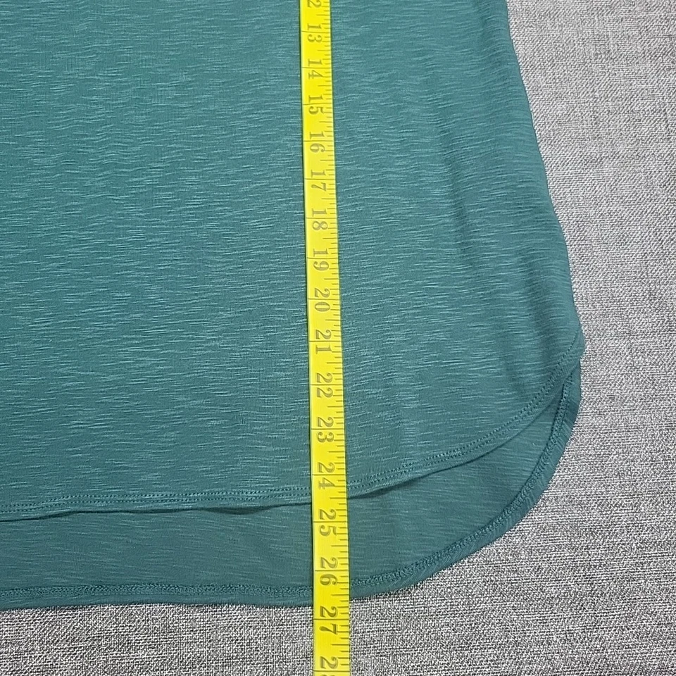 Camiseta verde Kirkland Signature para mujer manga larga algodón talla pequeña Foto 3 de 4