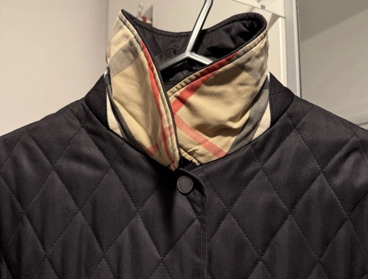 Chaqueta a presión acolchada negra para mujer Burberry Brit con forro a cuadros UK 6 2M
