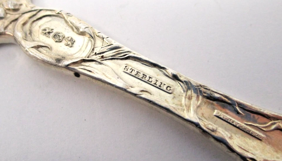 Antiguo cuchillo de pescado de plata esterlina Reed & Barton Les Cinq Fleurs con monograma Foto 4 de 4