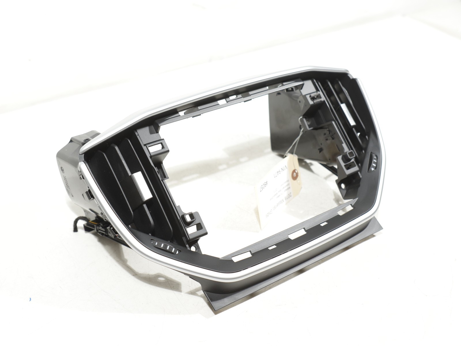 2014-17 Maserati Ghibli Center Dash Display Bezel Air Vent Grille 6700190600 OEM
