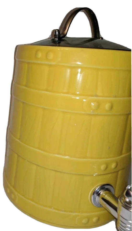 Dispensador de bebidas Home Essentials And Beyond colección de barriles caño amarillo 9" Foto 2 de 4