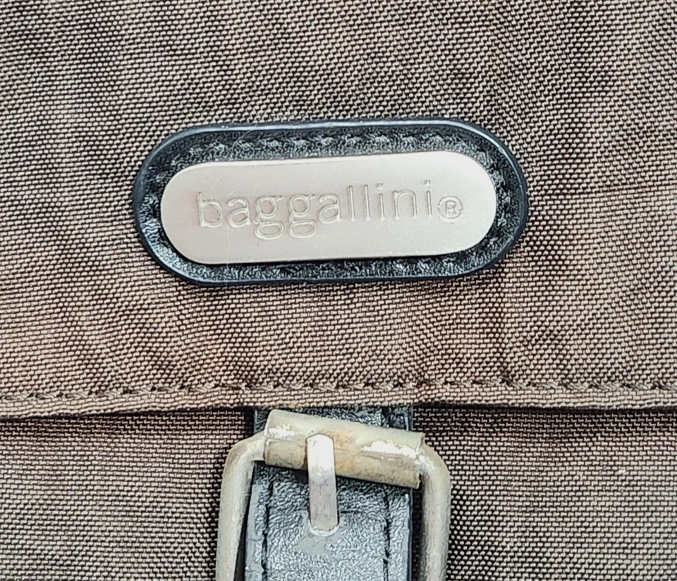 Baggallini Nylon Multi Bolsillo Bandolera Bolso de Mano Cartera Marrón Repelente al Agua Foto 2 de 4