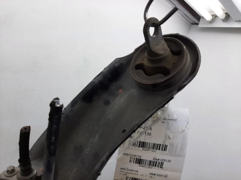 Jeep Patriot 2016 OEM pasajero husillo trasero nudillo Foto 4 de 4