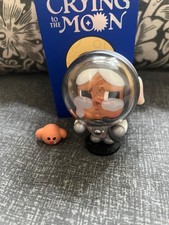 Popmart Crybaby Crying to the Moon Blind Figur - The Space Traveller Figur
