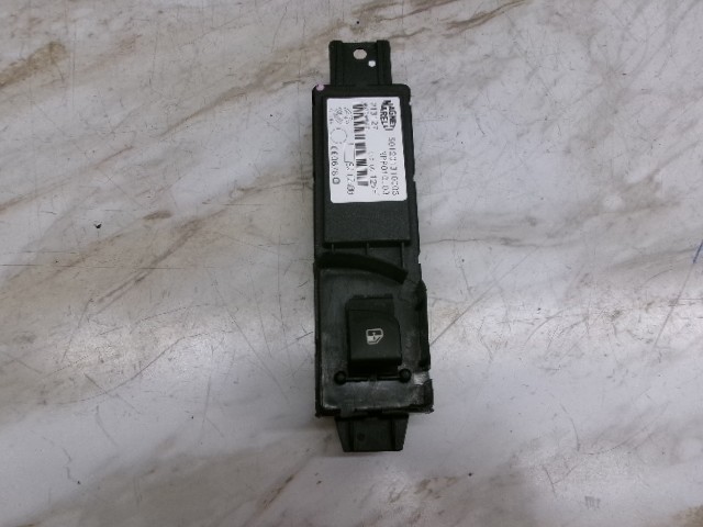 501201310003 03 to 13 Maserati Quattroporte Right Front Door Window Switch