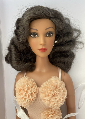 Madame Alexander  - Desperate Housewives Gabrielle  Solis - 16'' Doll - LE249/300