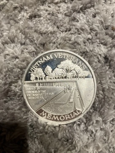 1959-1975 1oz .999 FINE SILVER VIETNAM VETERANS MEMORIAL COMMEMORATIVE ROUND