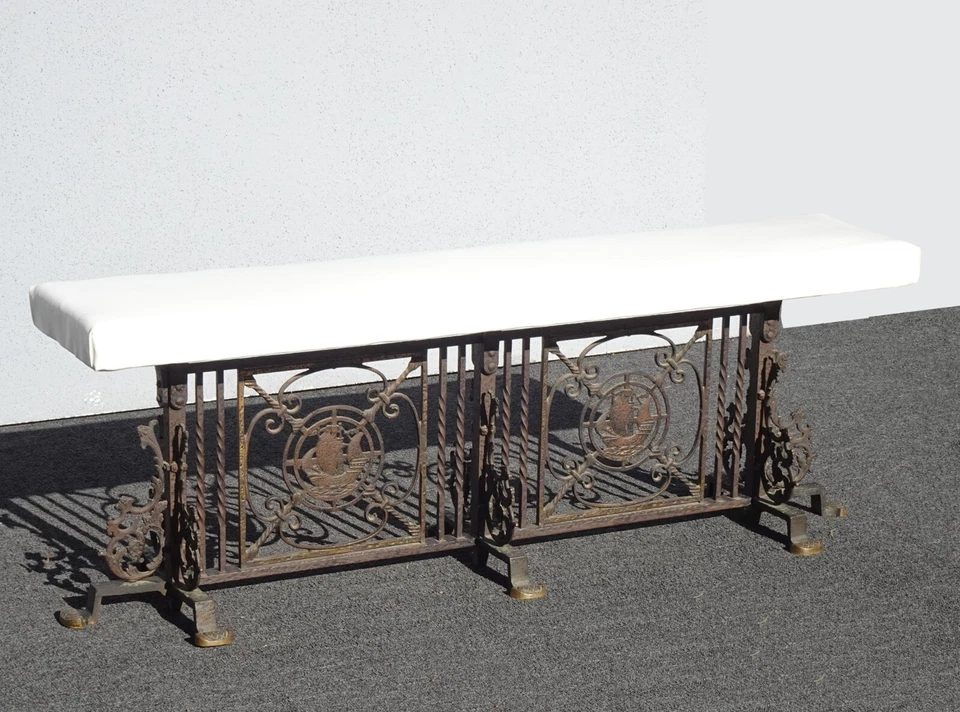 Banco de hierro forjado ornamentado Oscar Bach de colección con tela de vinilo blanco nueva Foto 3 de 4