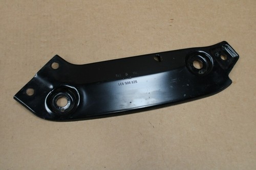 VW Jetta 5C Scheinwerferhalter Vorne Halter Stütze Scheinwerfer Links 5C6805931