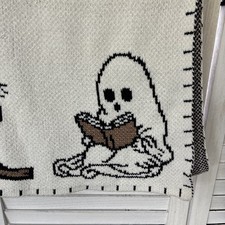 New Goblin  Ghoul 50 x 70" Viral Ghost Reading Throw Blanket Ivory Black Tan