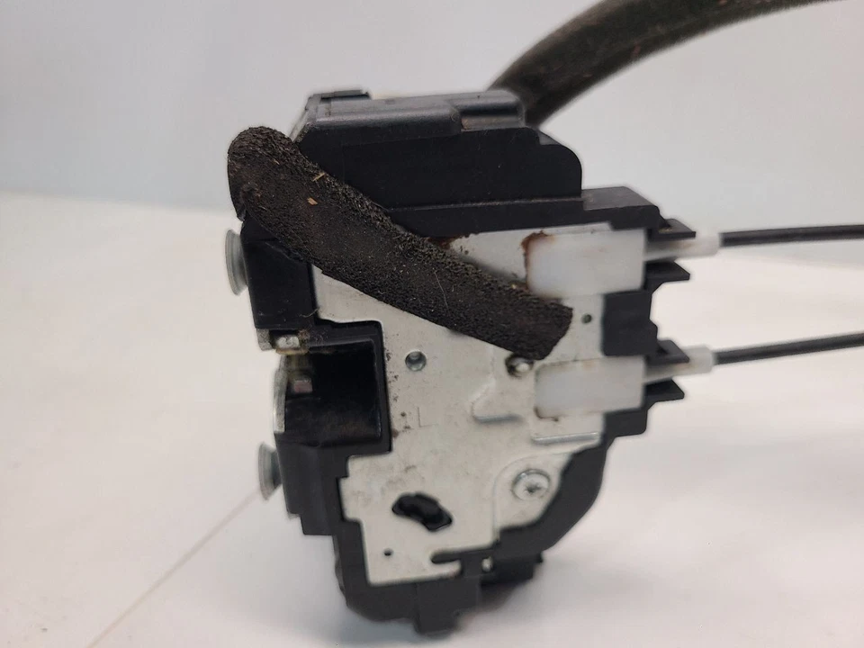 Nissan Versa 2008 (hatchback) pestillo de puerta delantera izquierda para conductores - entrada sin llave Foto 3 de 4