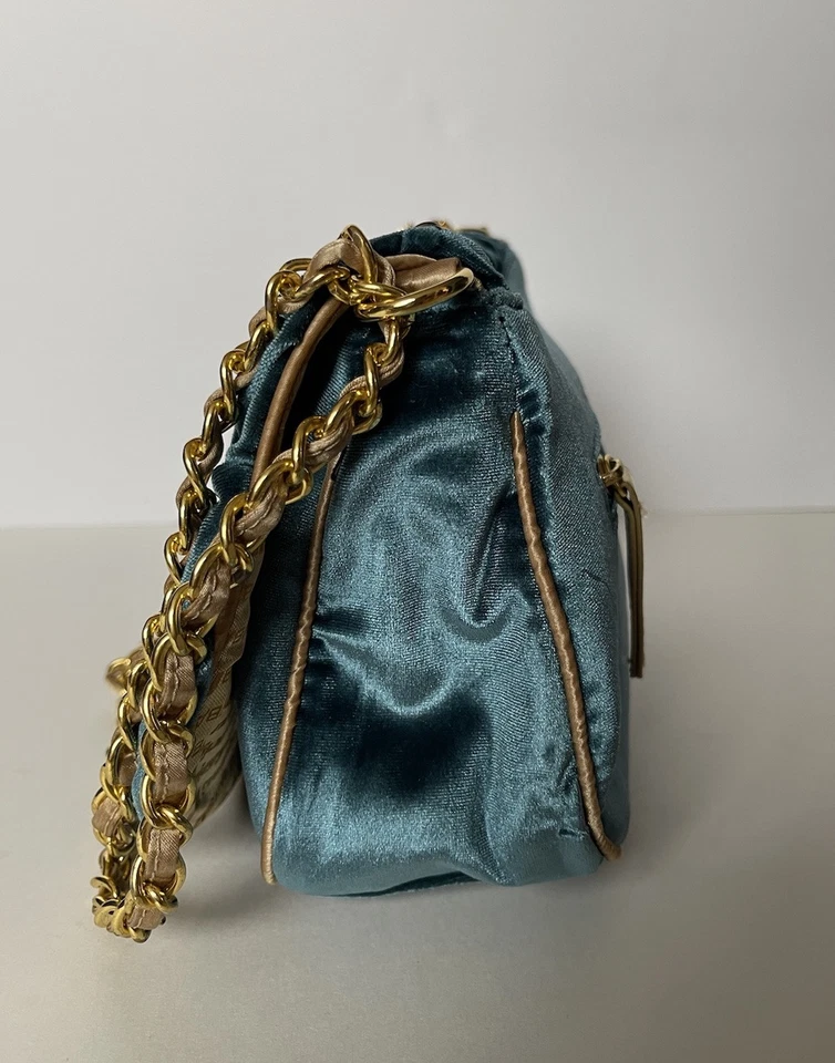 Bandolera de hombro Twiggy London de terciopelo con estrás pequeña verde azulado Foto 4 de 4