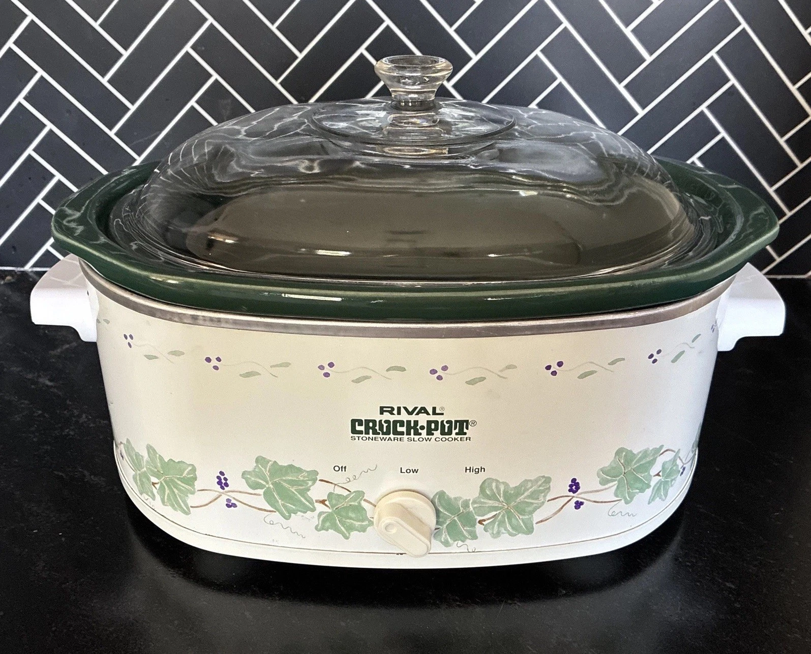 VTG Rival 4.5 qt Slow Cooker 3745 Crock Pot Green Ivy Grapes W/ Lid - Works!