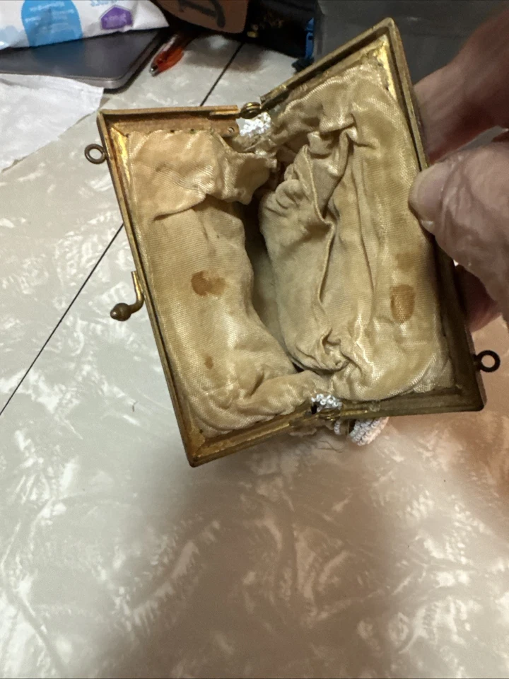 VTG Beaded Colorful Floral Coin Purse  With The Kiss Lock Closure Vintage Fun ! - Image 4 of 4