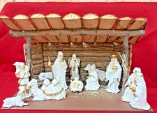 Vintage (12) Piece Nativity Set With Handmade Wooden Stable & Real Hay 