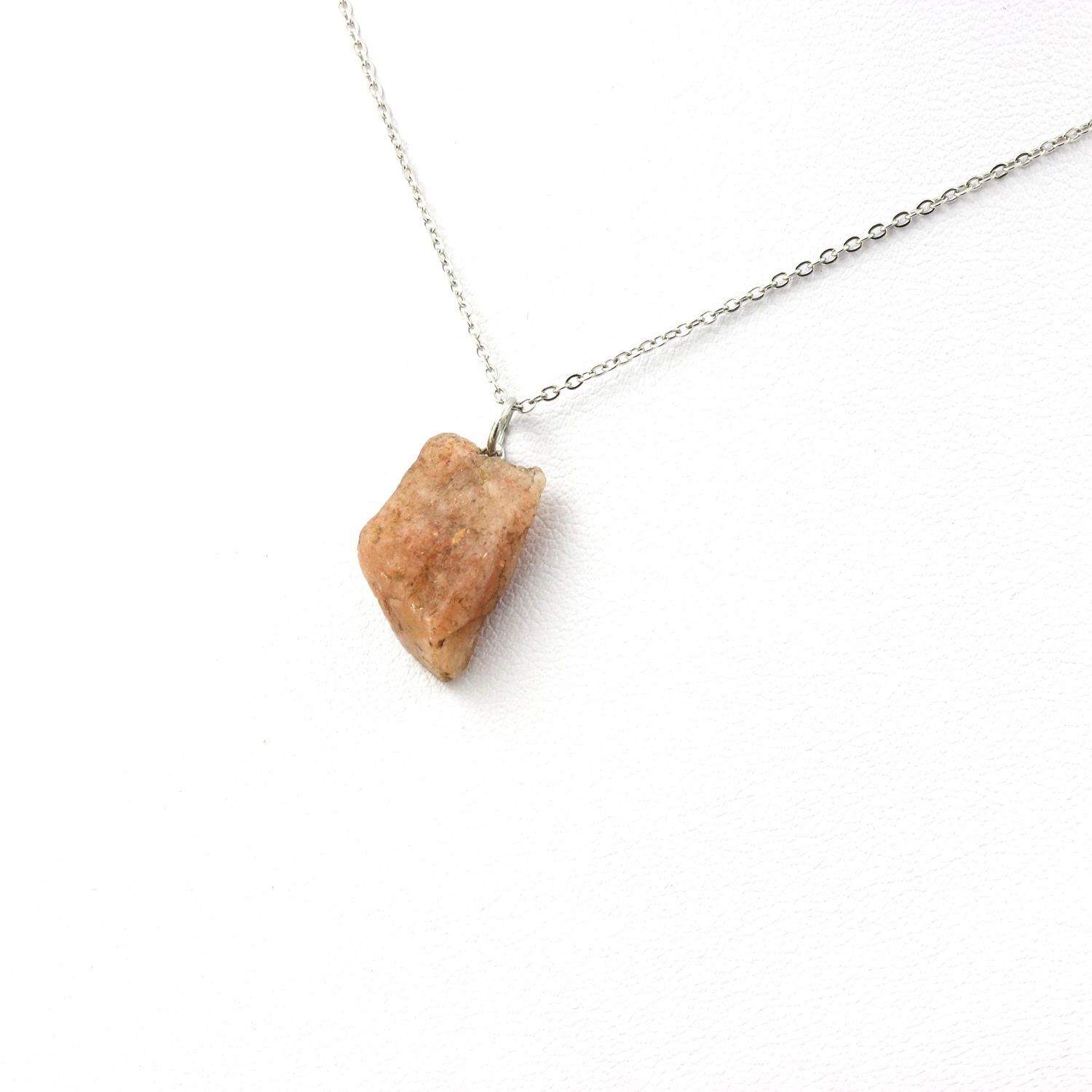 Collier en Pierre de Soleil d'Oregon brut pour illuminer vos tenues d'été
