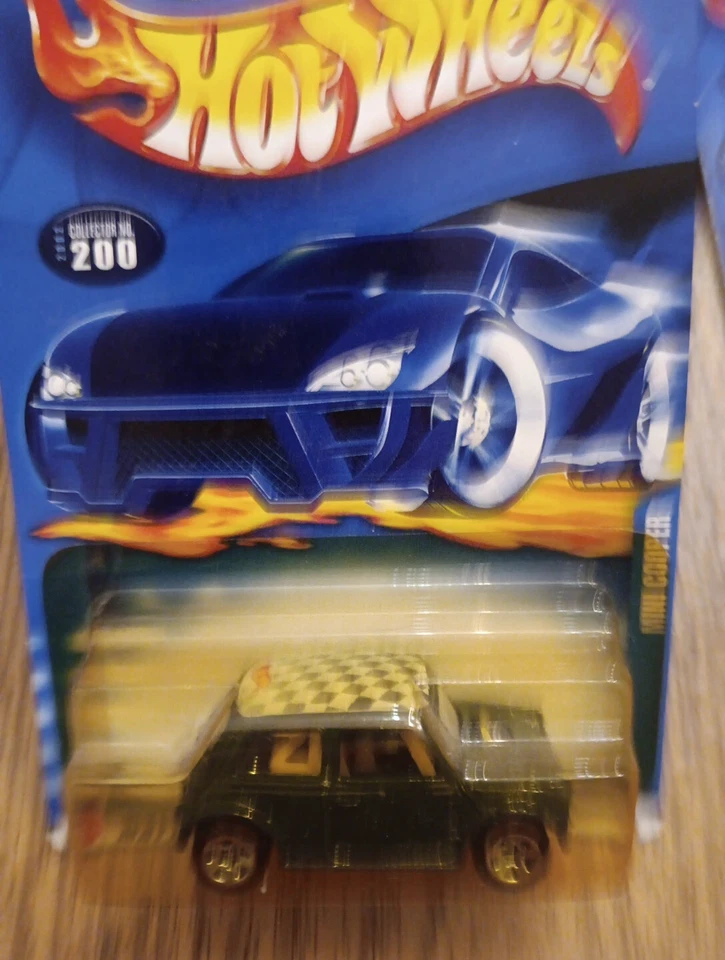 HOT WHEELS MINI COOPER #200 Green 2002 Checker Board Roof 5 Spoke Rims Variation - Image 3 of 4