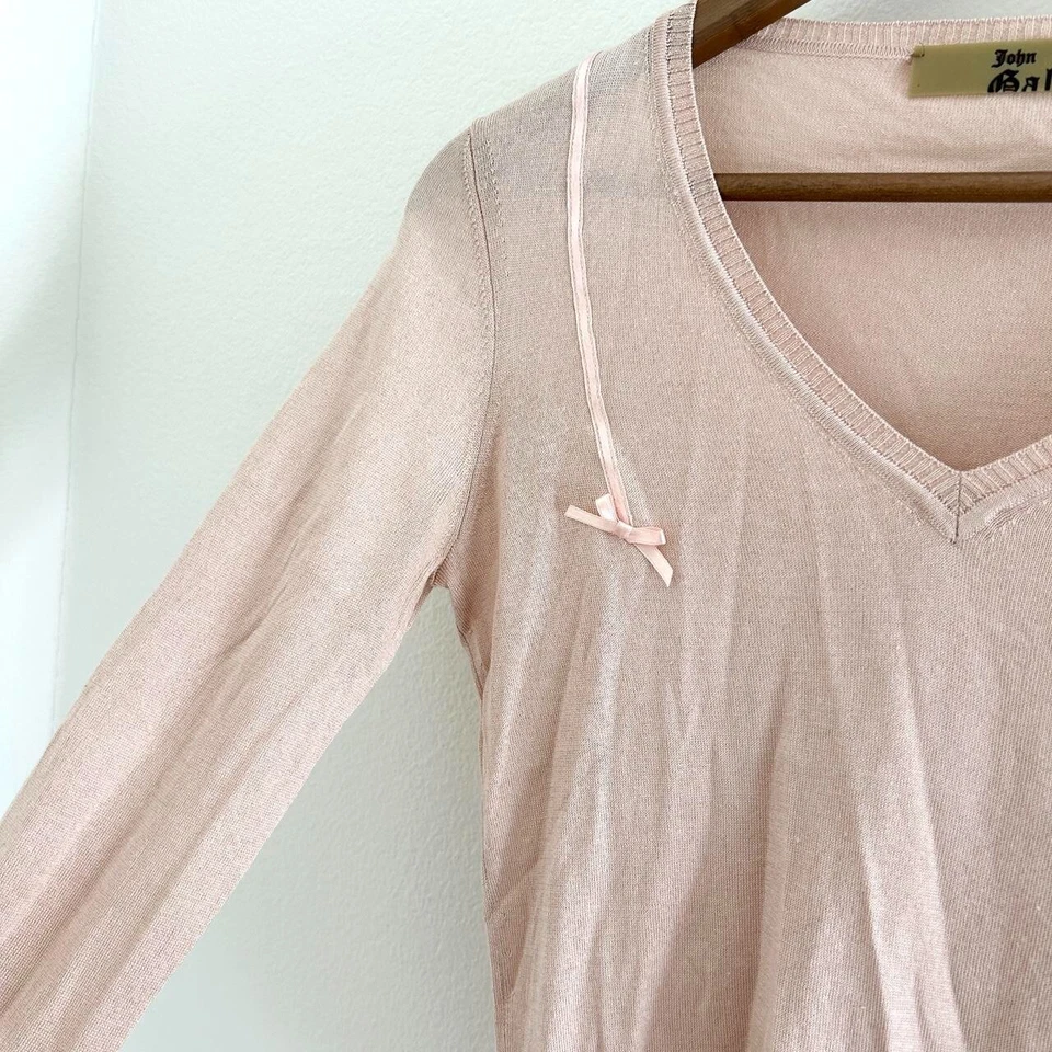 Suéter tejido vintage otoño 2006 John Galliano seda cachemir rosa lazos corte cuello en V Foto 4 de 4