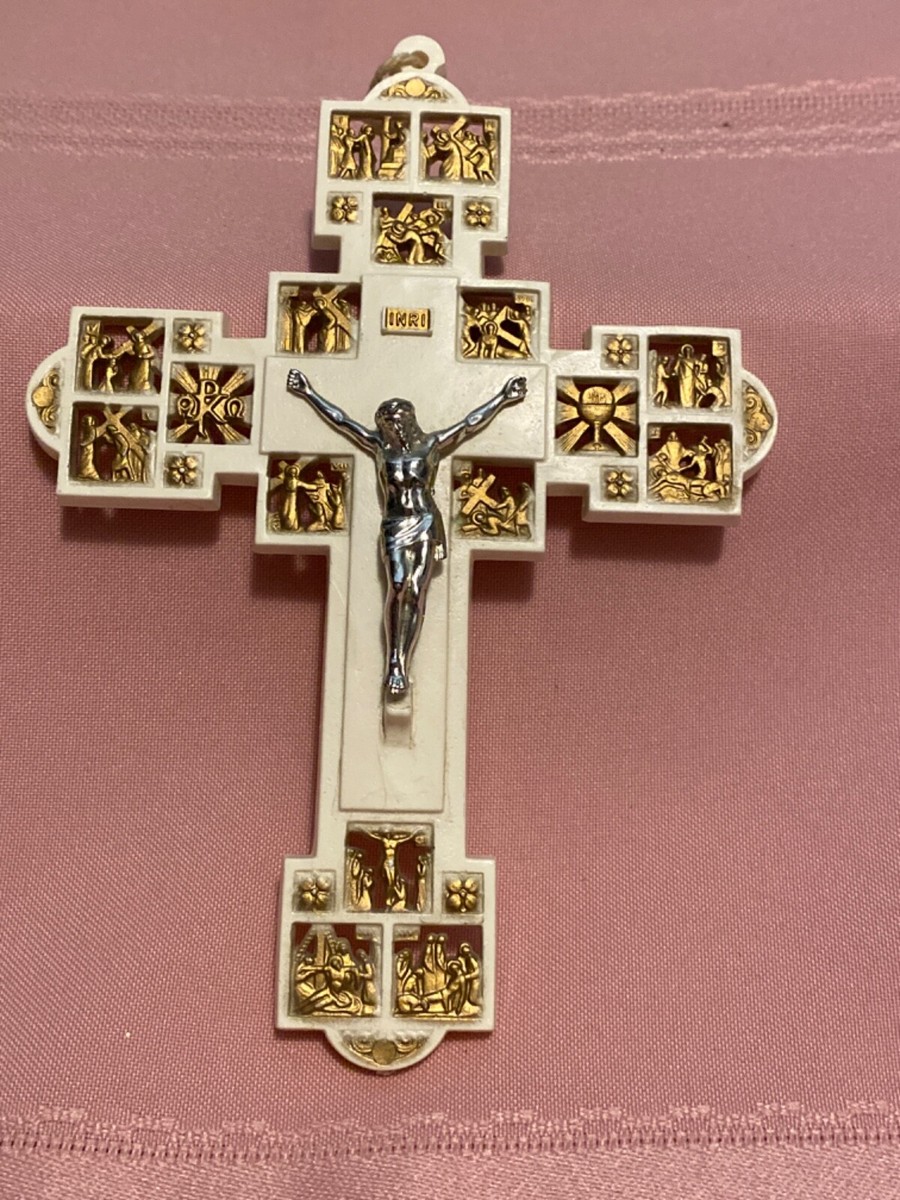 VTG Consolidated Molded Products Plastic Crucifix Jesus