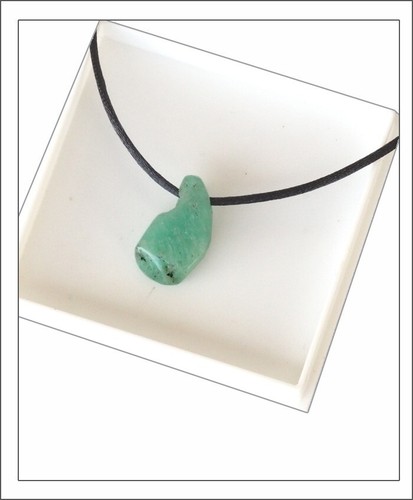 Smaragd  Natur Anhänger der inspiriert  und zum Wohlfühlen - SALE von Greenfire - Bild 2 von 6