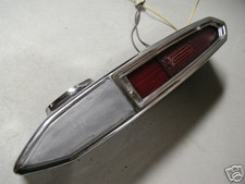 CADILLAC ELDORADO RH PASS. Feu arrière et pare choc fin 1977