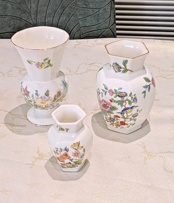 Aynsley Fine Bone China kleine Vase Sammlung Blumenmuster Goldrand England