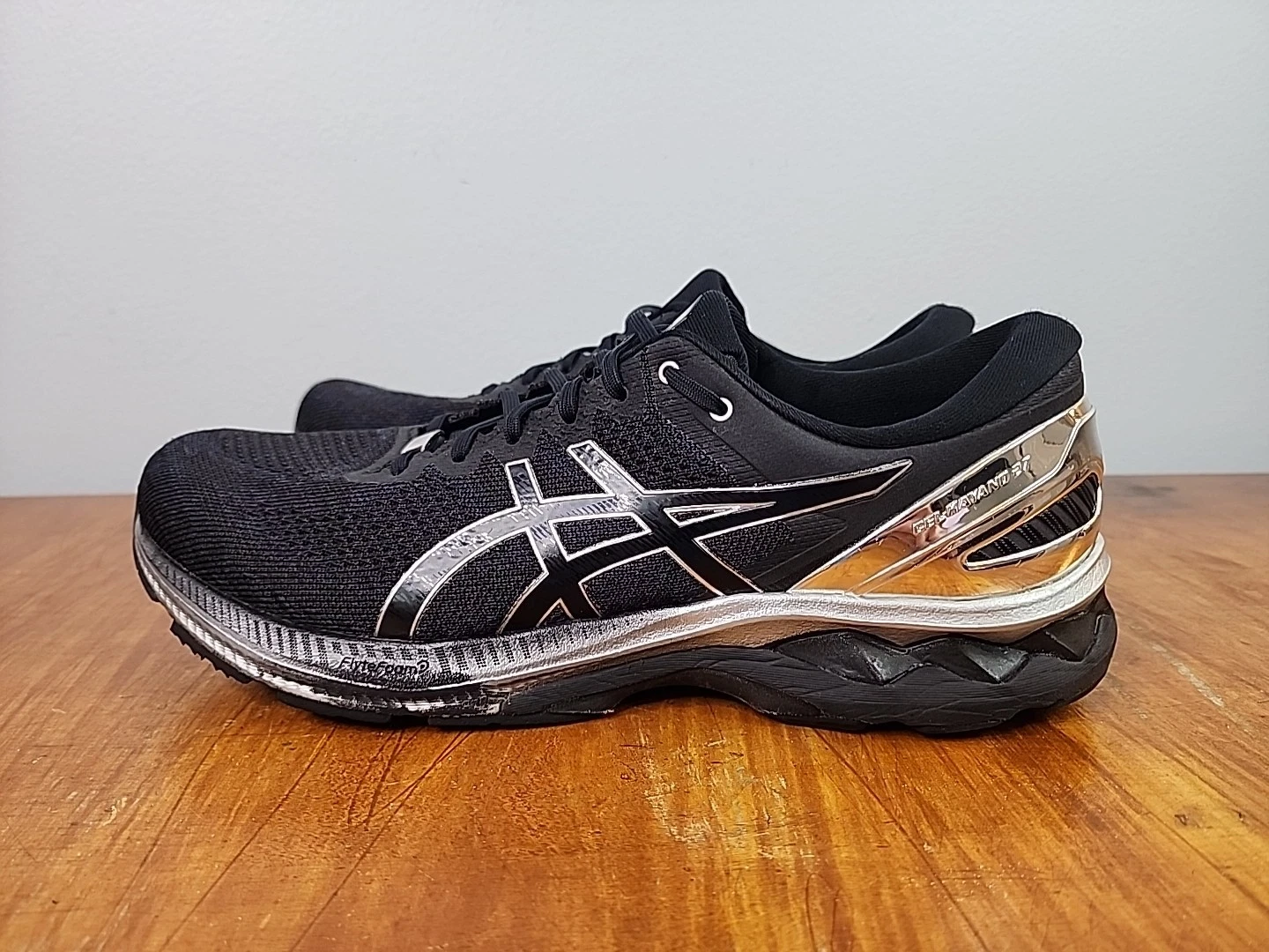 Scarpe da corsa Asics Gel Kayano 27 nere metallizzate da uomo taglia 11 1011B158