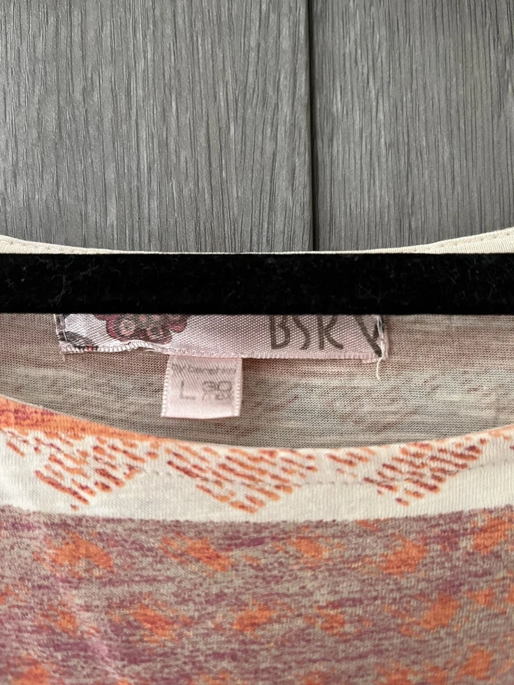 Haut Bershka – Rayures bohèmes orange – Col rond – Liens sur les côtés –Taille L - Photo 2/4