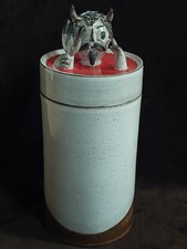 signierte , figürliche Keramik Dose mit Deckel - Künstlerkeramik - Unikat