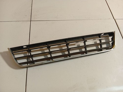 Stoßstangengrill vorne Mitte  Volkswagen Passat DE2700676-86