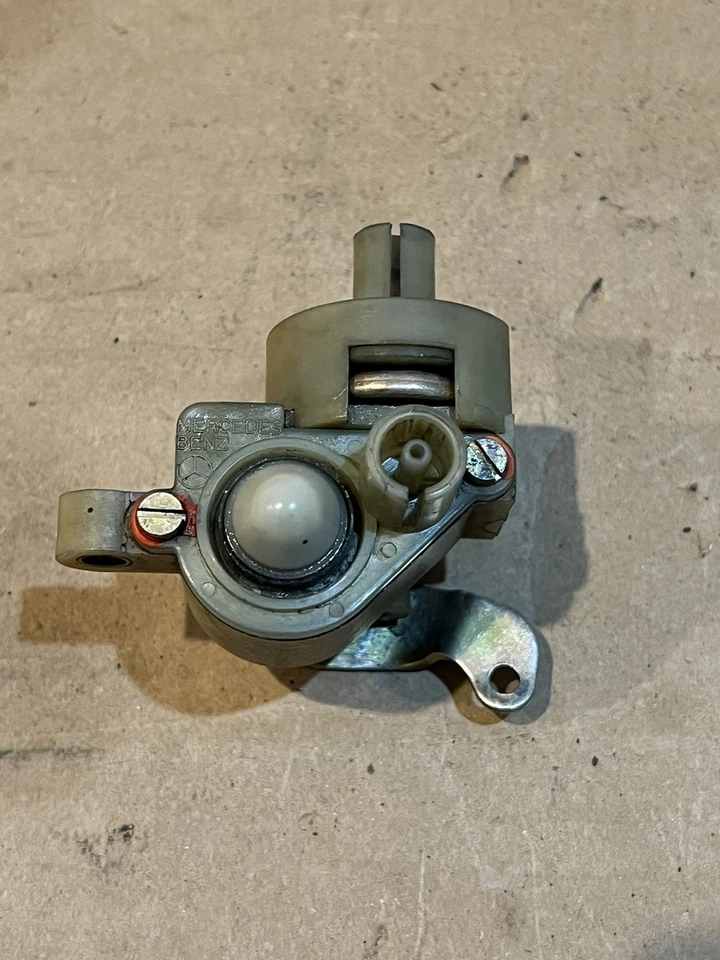 123 300D 300TD 300SD 300SDL Vacuum Regulating Transmission Valve 1230700046 - Image 4 of 4