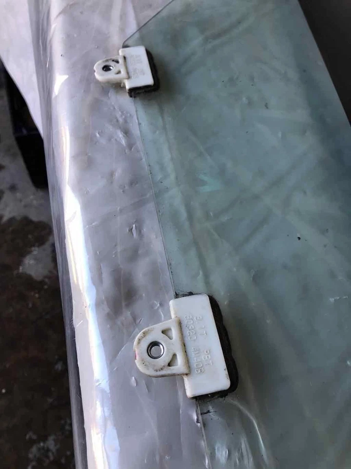 Nissan Leaf 2011-2012 hatchback puerta trasera ventana de vidrio lado derecho del pasajero Foto 2 de 4