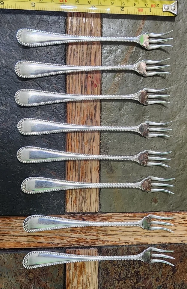 😘��SET OF 8 古董 c1898 SEVILLE / 镀银 COCTAIL & SEAFOOD FORKS 🍢🍤🦞 — 第 3/4 张图片