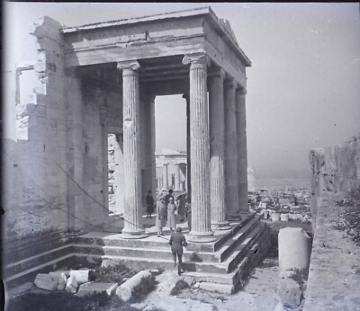 Cariatides du temple de l'Érechthéion situé à l'Acropole à Athènes en
