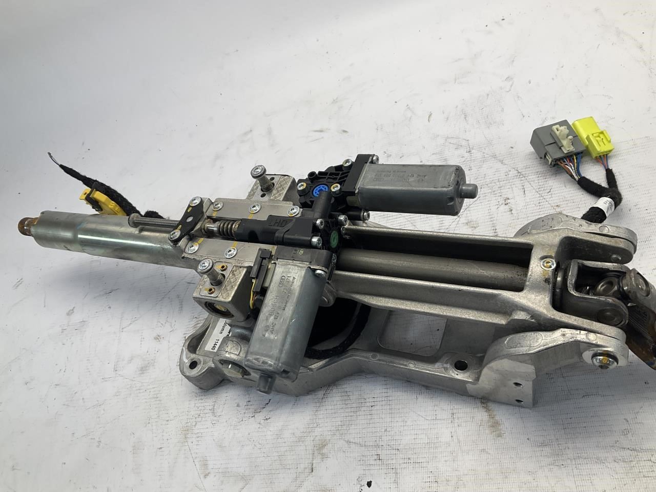 20-23 McLaren GT Steering Column Q