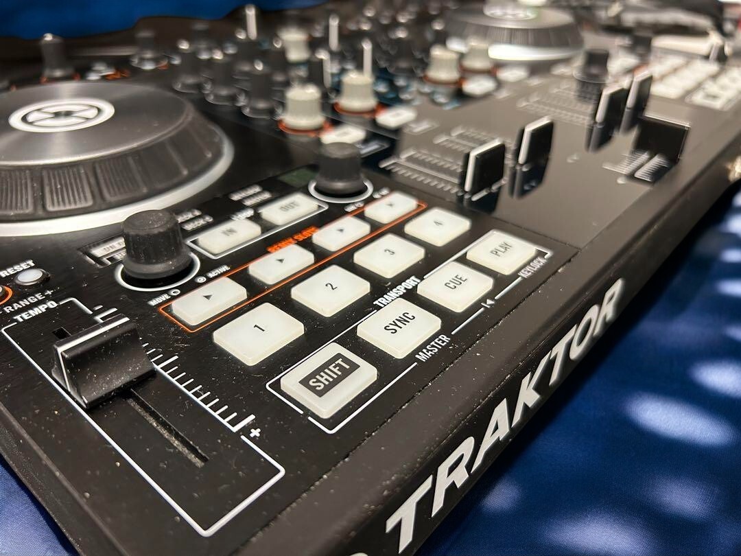【訳あり】TRAKTOR KONTROL S4 MK2 DJコントローラー s-l400.jpg