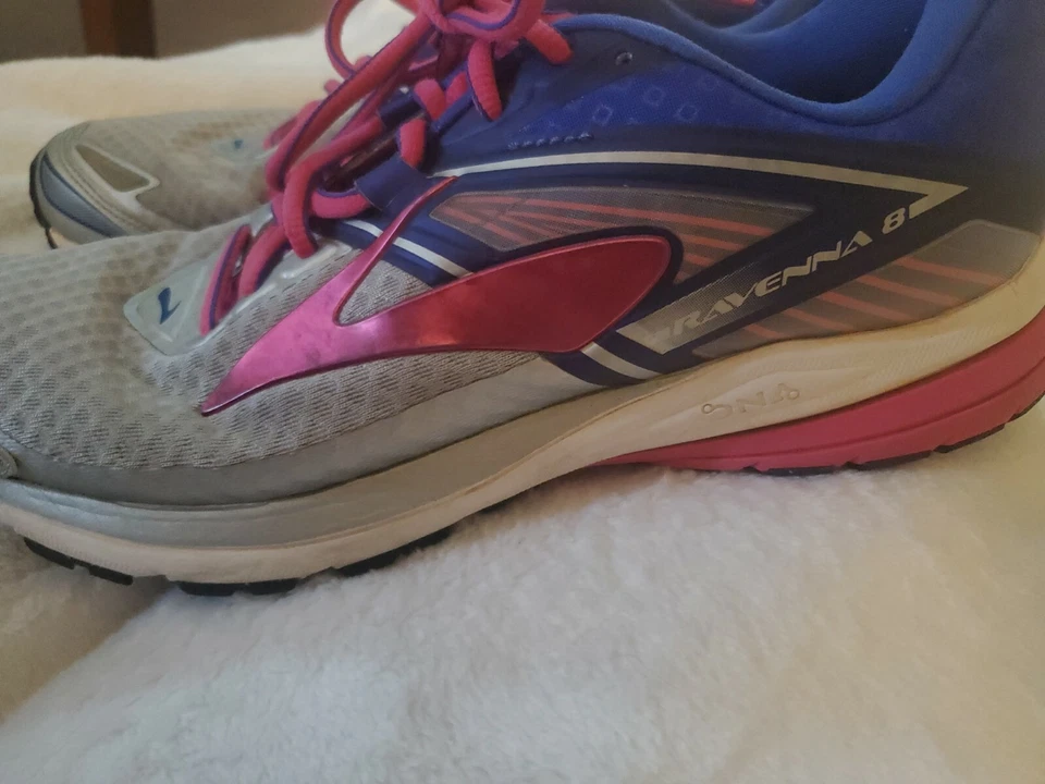 Women's Brooks Ravenna 8 Gray Athletic Shoes 9 B Silver Pink Purple White - Image 2 of 4