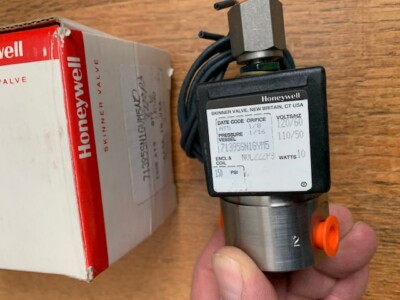 HONEYWELL 71395SN1GVM5 SOLENOID VALVE 3-WAY NC 1/8'' *NEW*