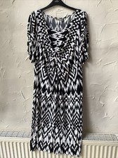 Black & cream pattern"M&S Woman" size 20-stretch shift dress 👗 RP £39.50🏷