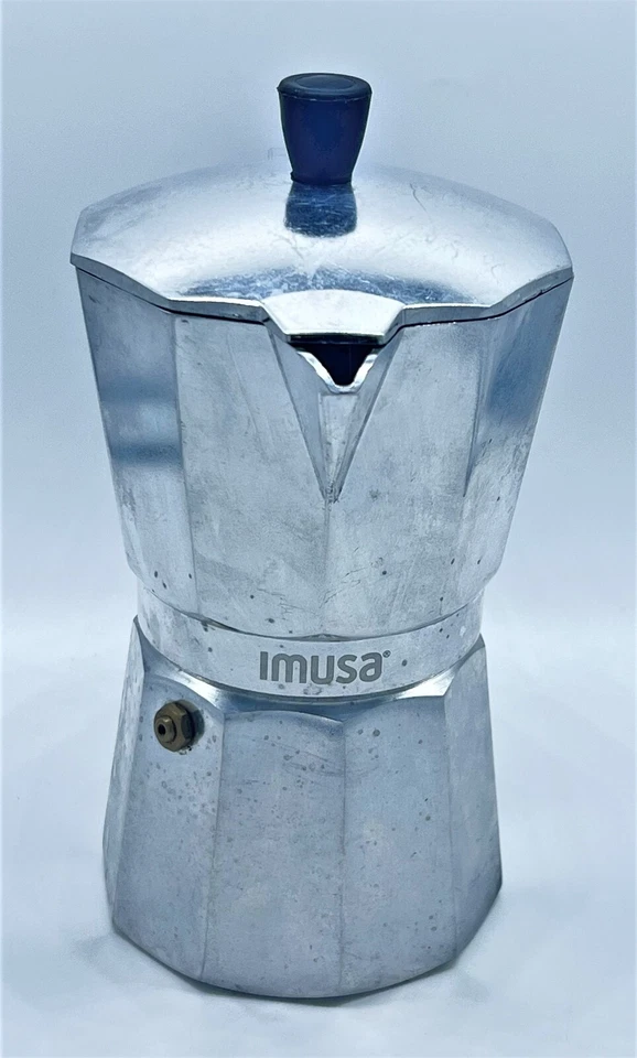 Cafetera espresso IMUSA de aluminio con estufa de 6 tazas Foto 2 de 4