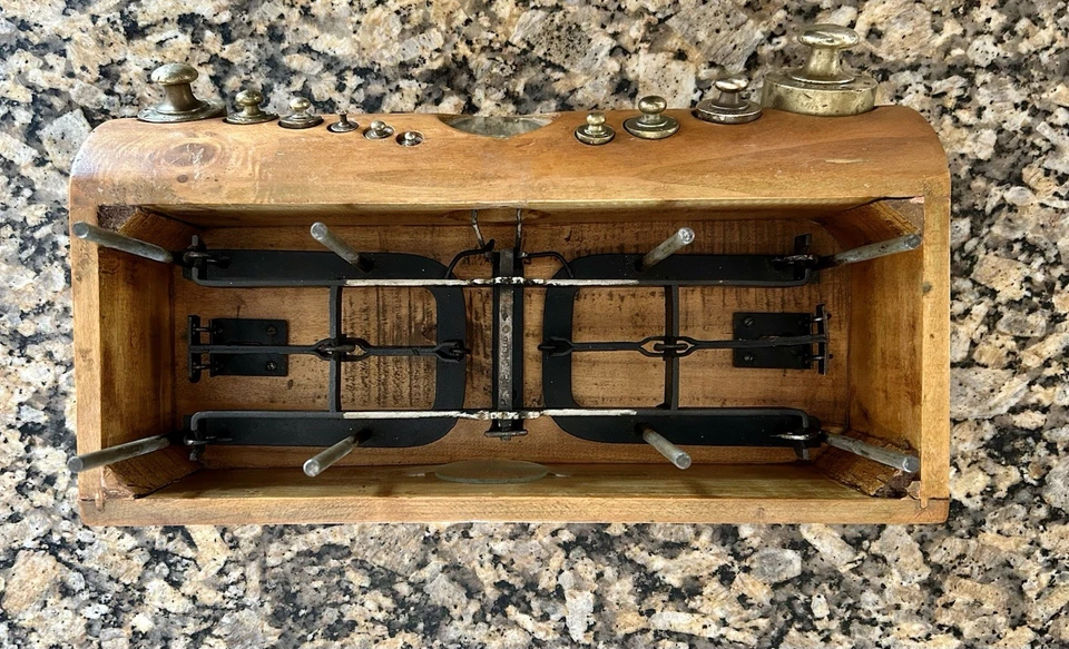 古董意大利平衡秤,带全套校准重量。 — 第 2/4 张图片